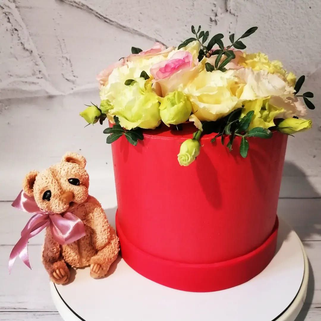 Yuliia, la cake designer da Charkiv a Comabbio